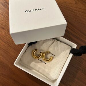 Cuyana mini hoop earrings. Handmade and gold plated.